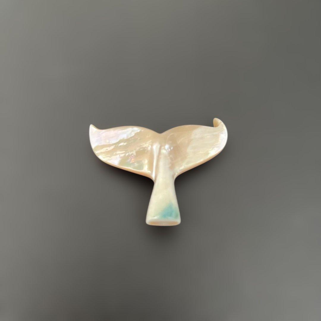 夜光貝、クジラの尾 置物（2）