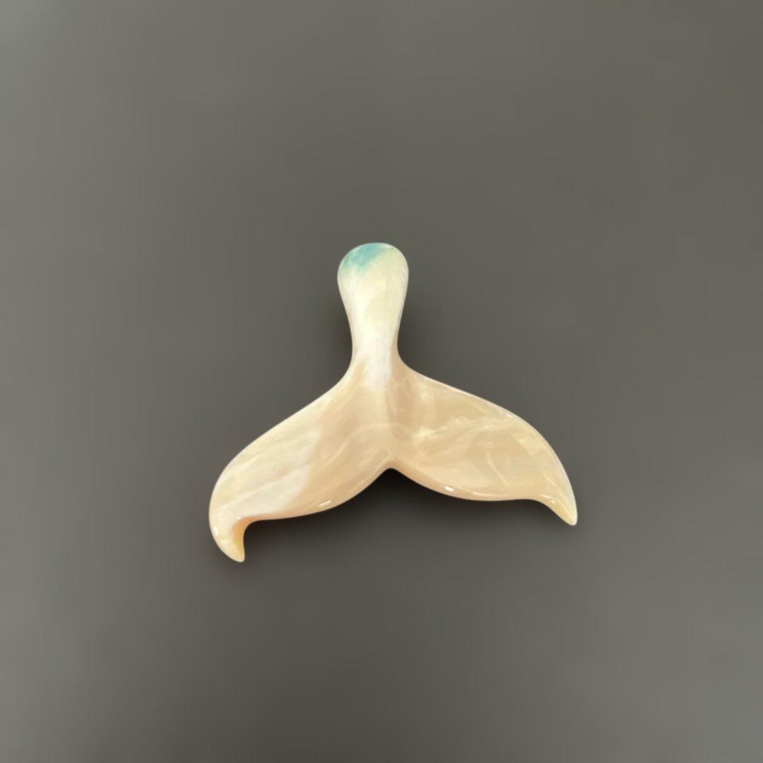 夜光貝、クジラの尾 置物（2）