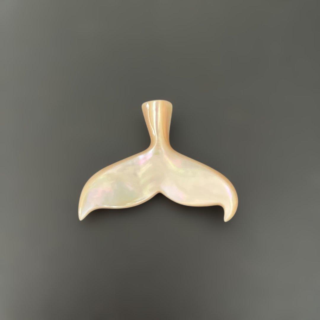 夜光貝、クジラの尾 置物（2）