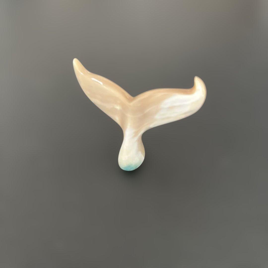 夜光貝、クジラの尾 置物（2）