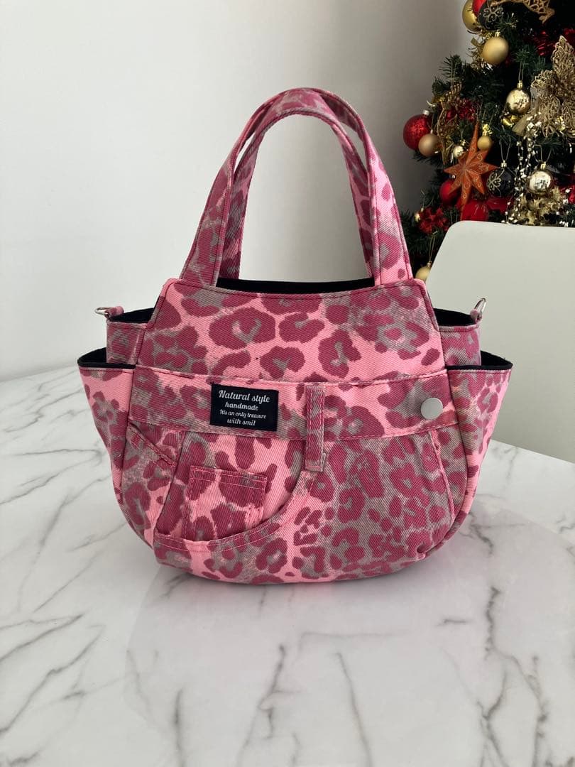 950 あや　ピンクヒョウ柄デニムリメイクバック　ハンドメイド