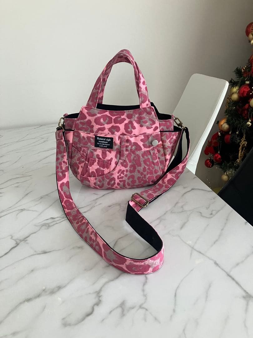 950 あや　ピンクヒョウ柄デニムリメイクバック　ハンドメイド