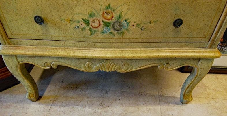 4段チェスト シャビーシック 　アンティーク塗装 ネコ脚【中古美品】