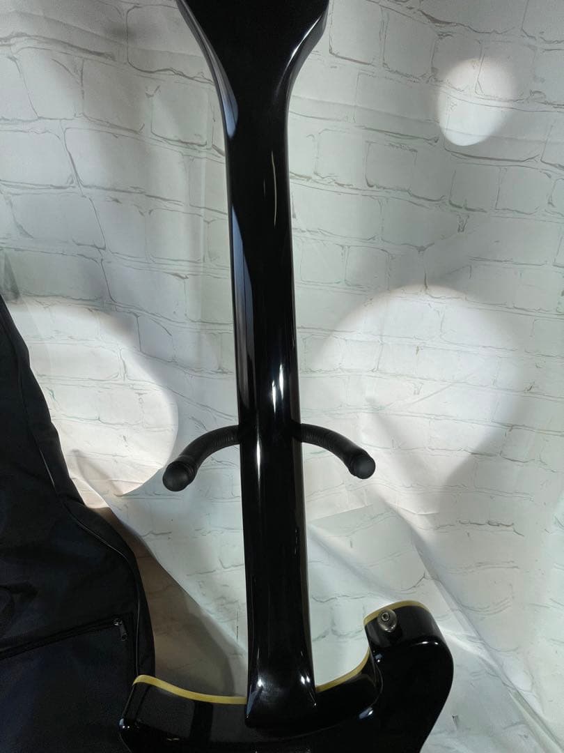 Rock’n’roller AriaProII Rickenbacker 620