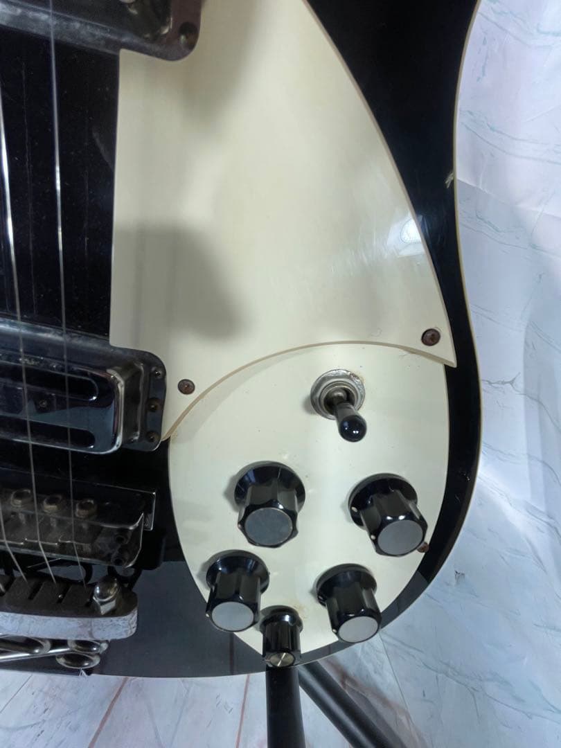 Rock’n’roller AriaProII Rickenbacker 620