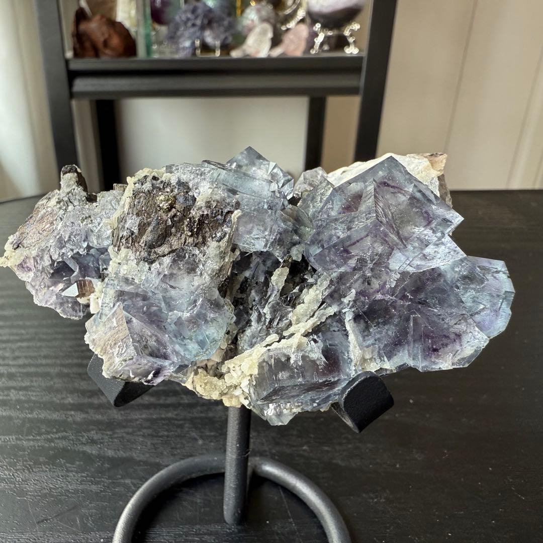 天然石カルサイト&ウォルフラマイト共生のフローライト原石NO.062313