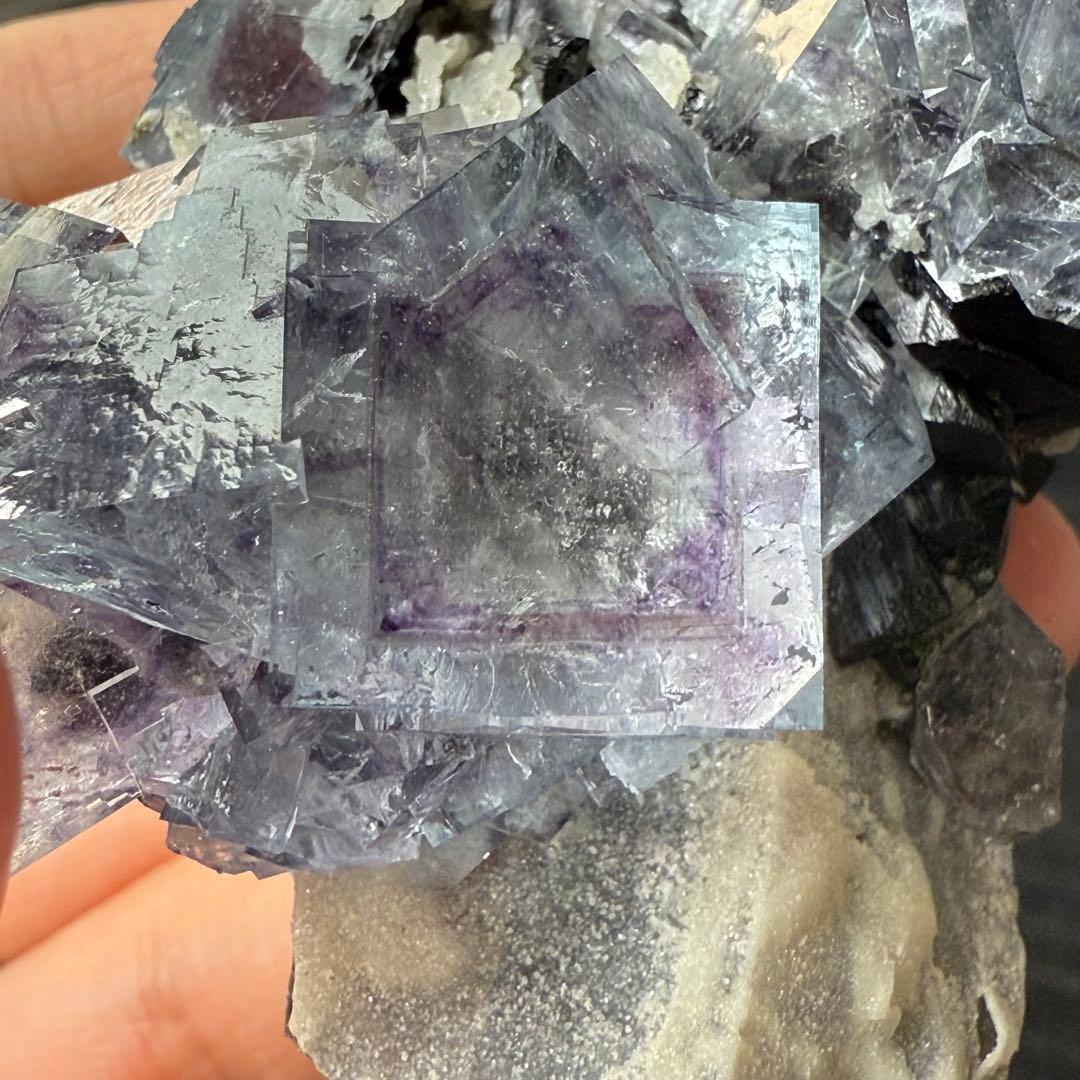 天然石カルサイト&ウォルフラマイト共生のフローライト原石NO.062313