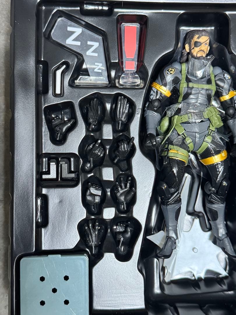 連休中値下げ〜リボルテック スネーク　メタルギアソリッド　MGS V PW EX