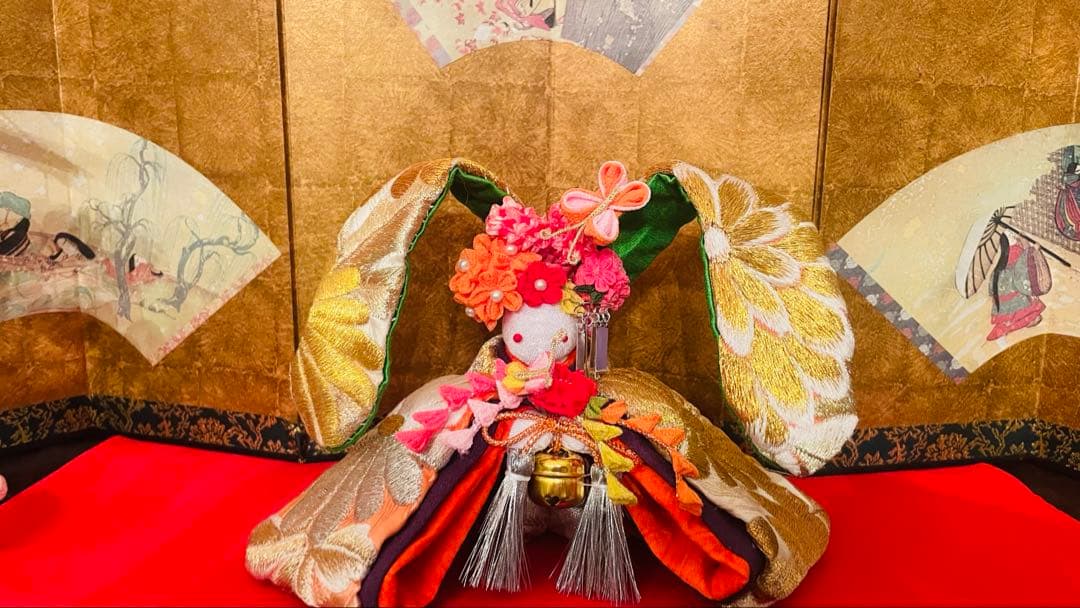 おばあちゃんのハンドメイド　着物うさぎ人形　アンティーク帯着物　蝶々幸せの鈴の音