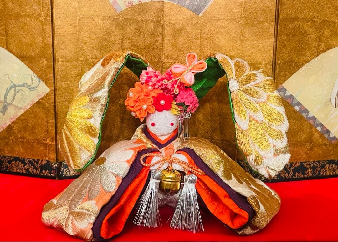 おばあちゃんのハンドメイド　着物うさぎ人形　アンティーク帯着物　蝶々幸せの鈴の音