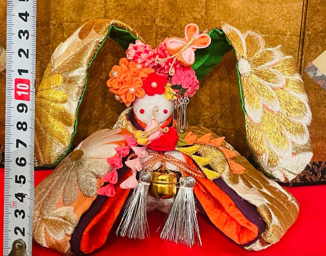 おばあちゃんのハンドメイド　着物うさぎ人形　アンティーク帯着物　蝶々幸せの鈴の音