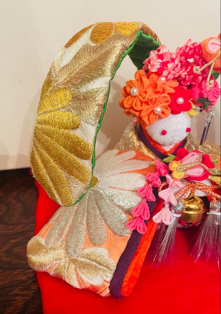 おばあちゃんのハンドメイド　着物うさぎ人形　アンティーク帯着物　蝶々幸せの鈴の音