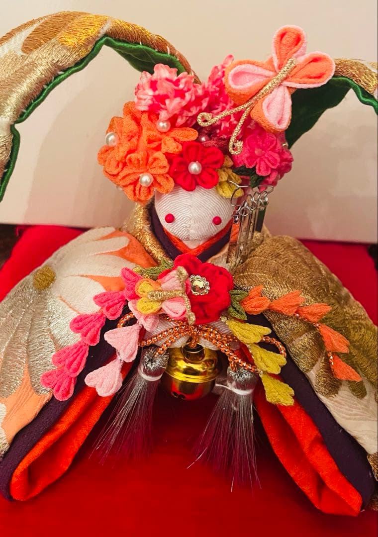 おばあちゃんのハンドメイド　着物うさぎ人形　アンティーク帯着物　蝶々幸せの鈴の音