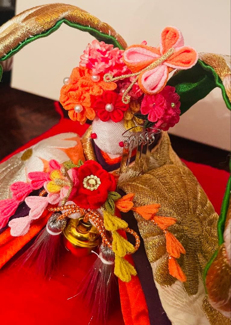 おばあちゃんのハンドメイド　着物うさぎ人形　アンティーク帯着物　蝶々幸せの鈴の音