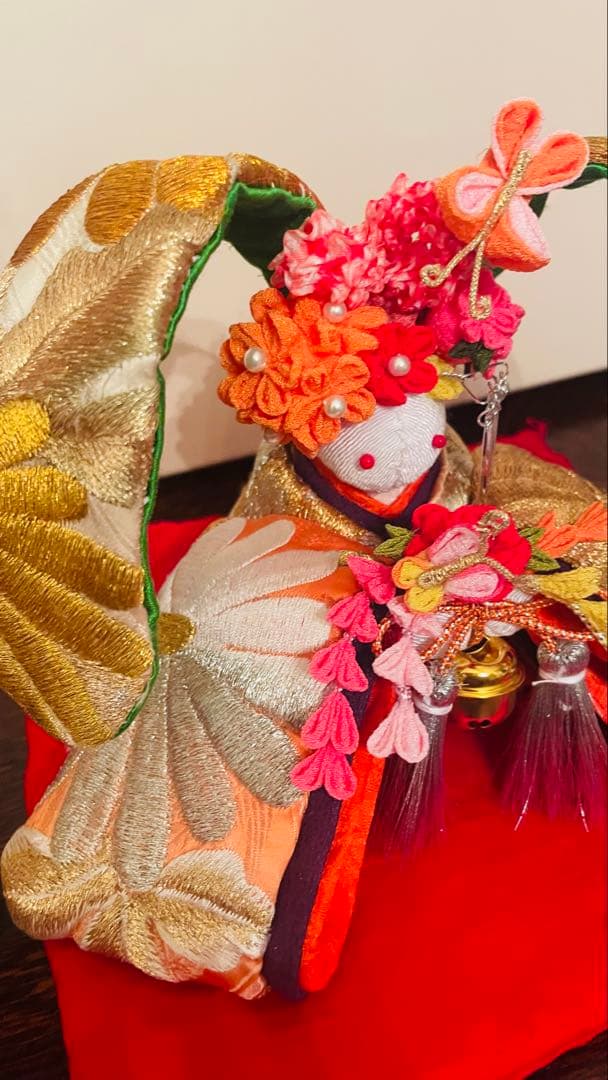 おばあちゃんのハンドメイド　着物うさぎ人形　アンティーク帯着物　蝶々幸せの鈴の音