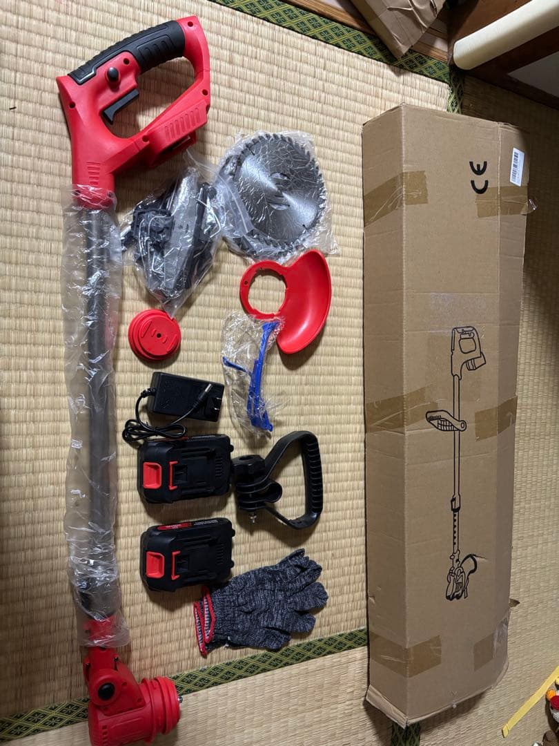電動草刈り機 コードレス 赤