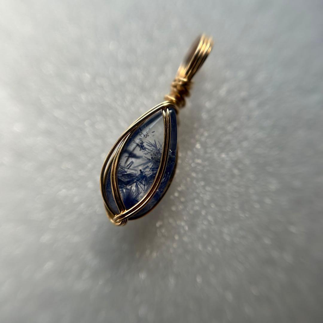 デュモルチェライトインクォーツペントップ 14kgfワイヤーラップ　fukane