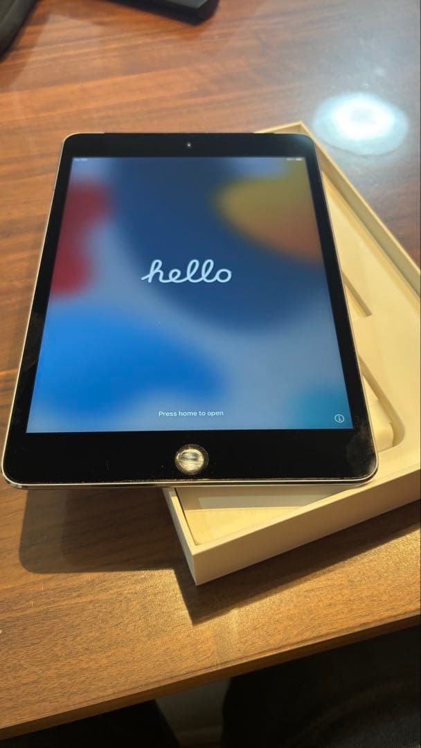 Apple iPad mini4 シルバー 本体
