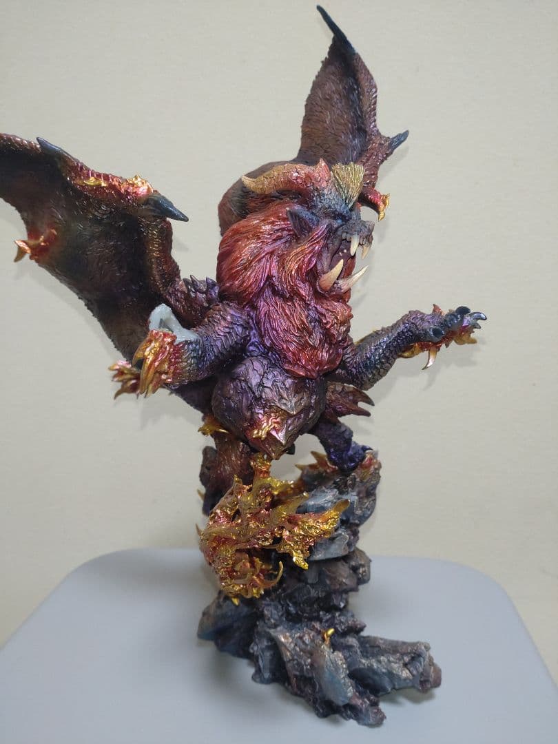 クリエイターズモデル　テオ・テスカトル　リペイントフィギュア（破損）