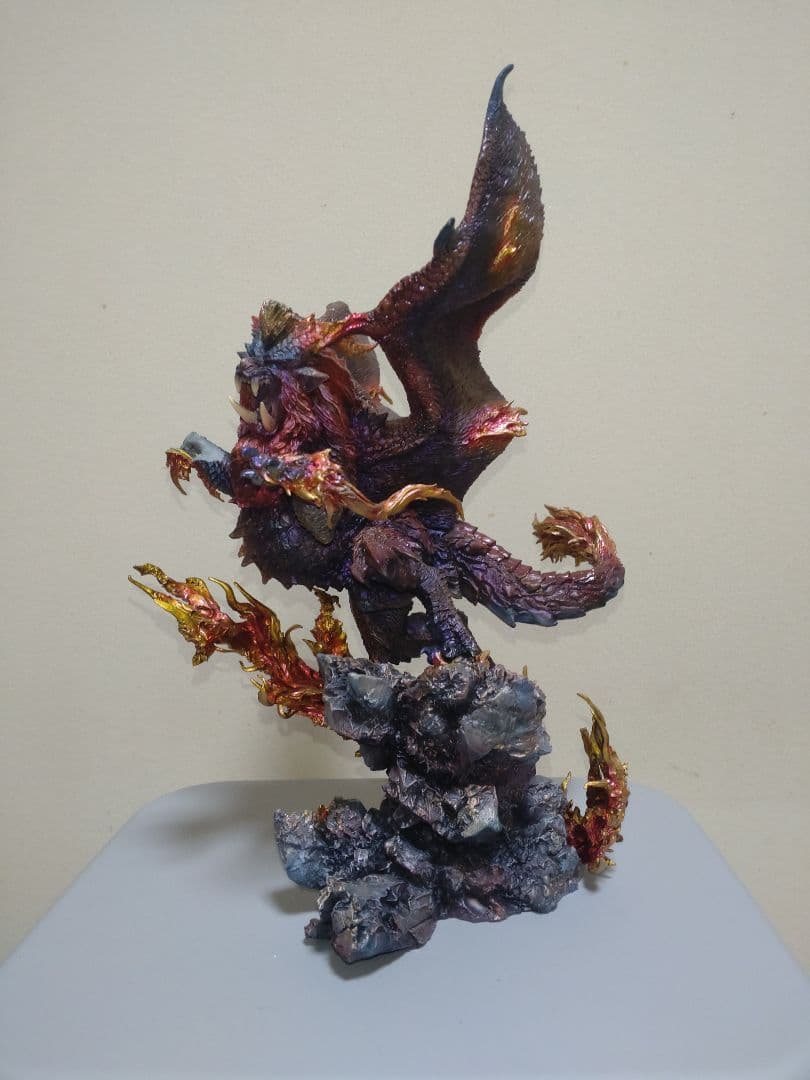 クリエイターズモデル　テオ・テスカトル　リペイントフィギュア（破損）