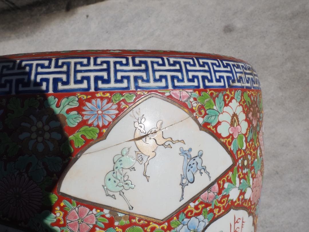 伊万里　十錦手火鉢　睡蓮鉢　花鳥図　ヒビ修復跡あり