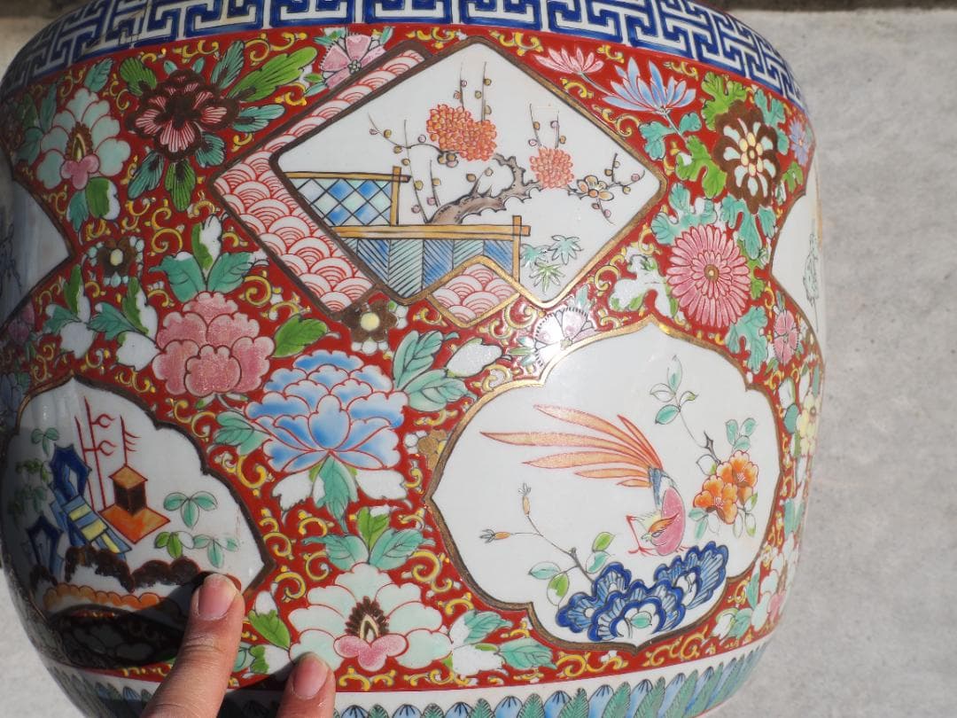 伊万里　十錦手火鉢　睡蓮鉢　花鳥図　ヒビ修復跡あり