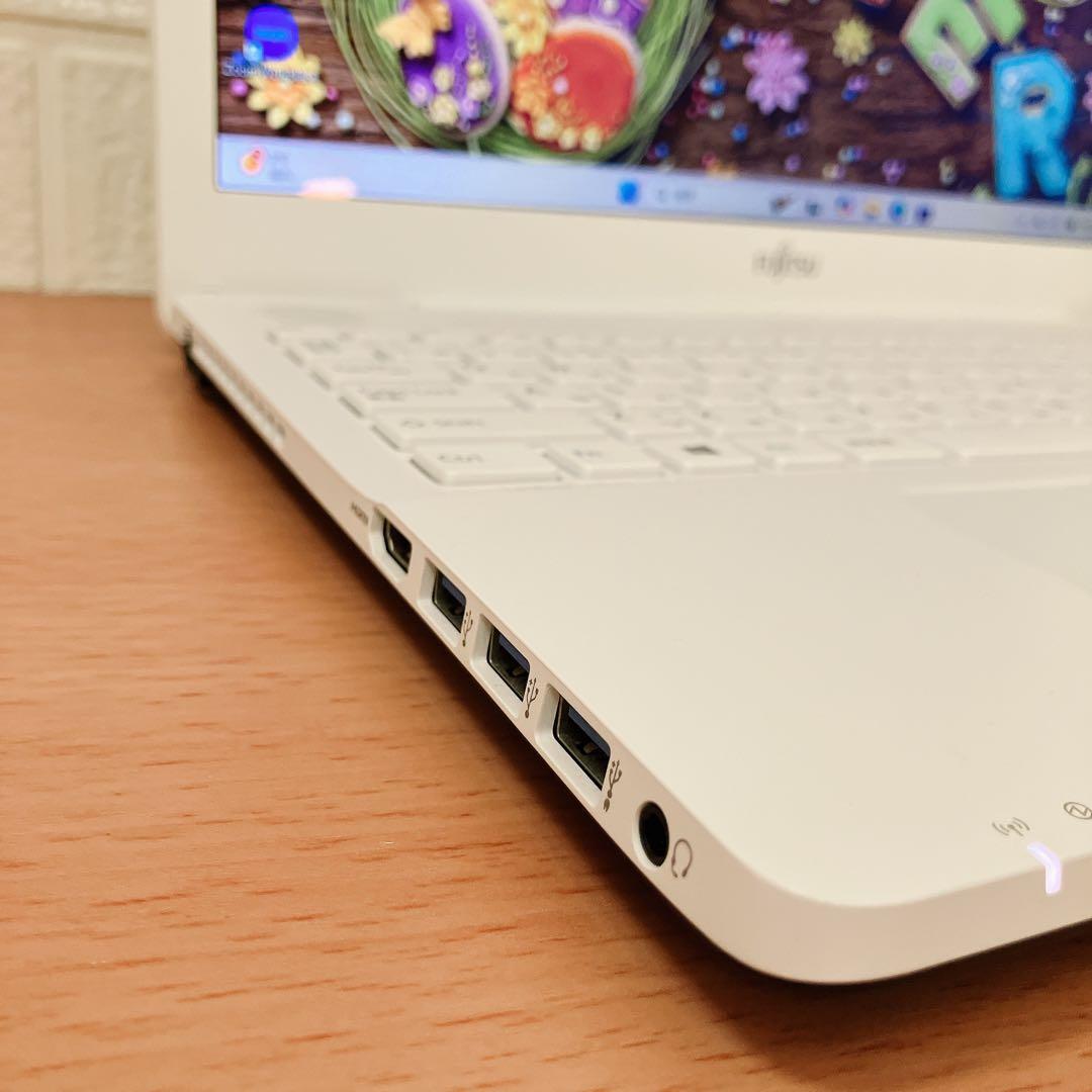 Windows11✨SSDで快適☘️カメラ付すぐ使える白ノートパソコン