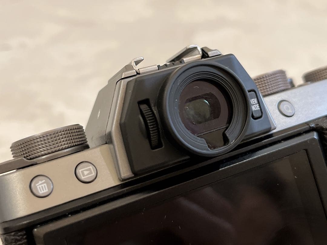 美品 FUJIFILM X-T100 コンパクト デジタルカメラ ミラーレス