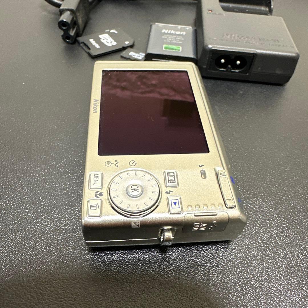 美品 NIKON COOLPIX S500 シルバー　動作確認済