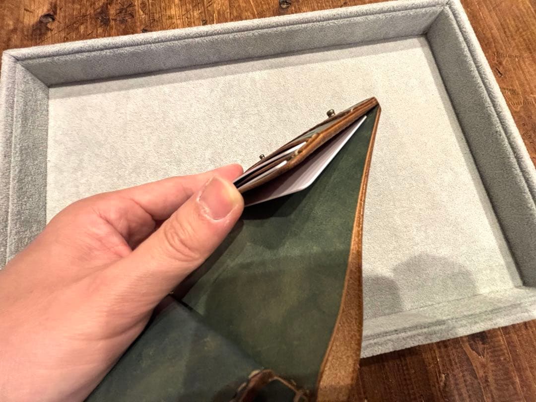 ウォレット　財布　グリーン　緑　二つ折り　コンパクト