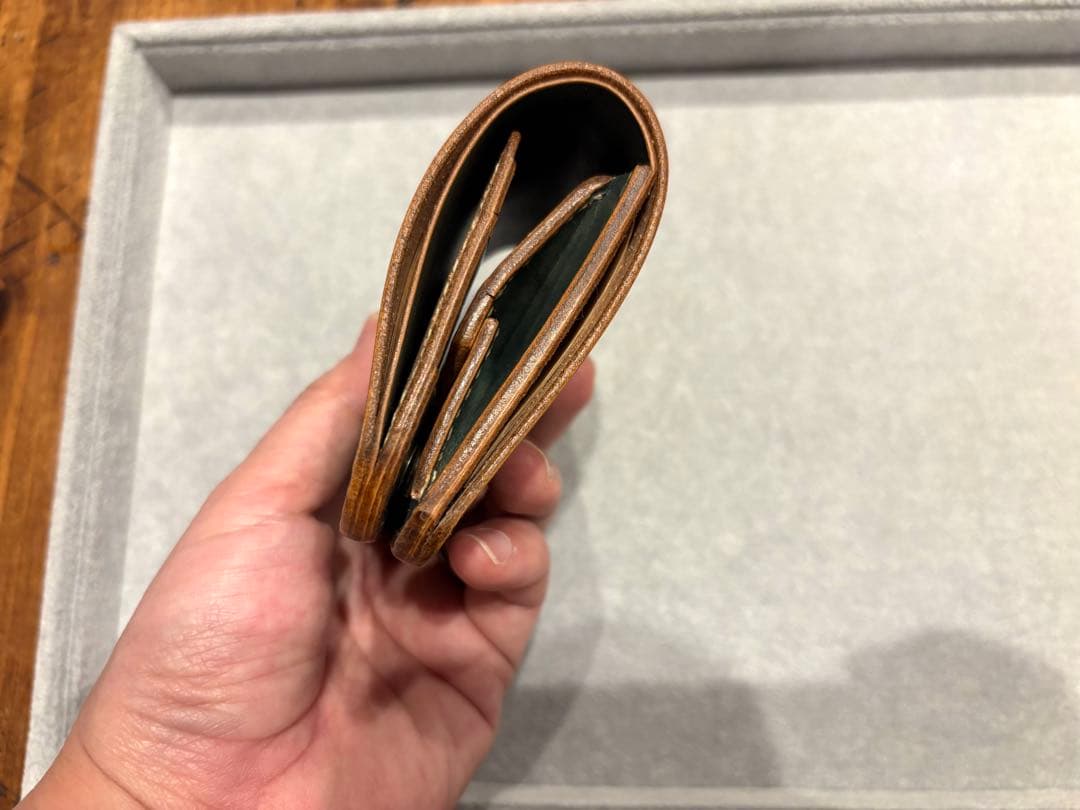 ウォレット　財布　グリーン　緑　二つ折り　コンパクト