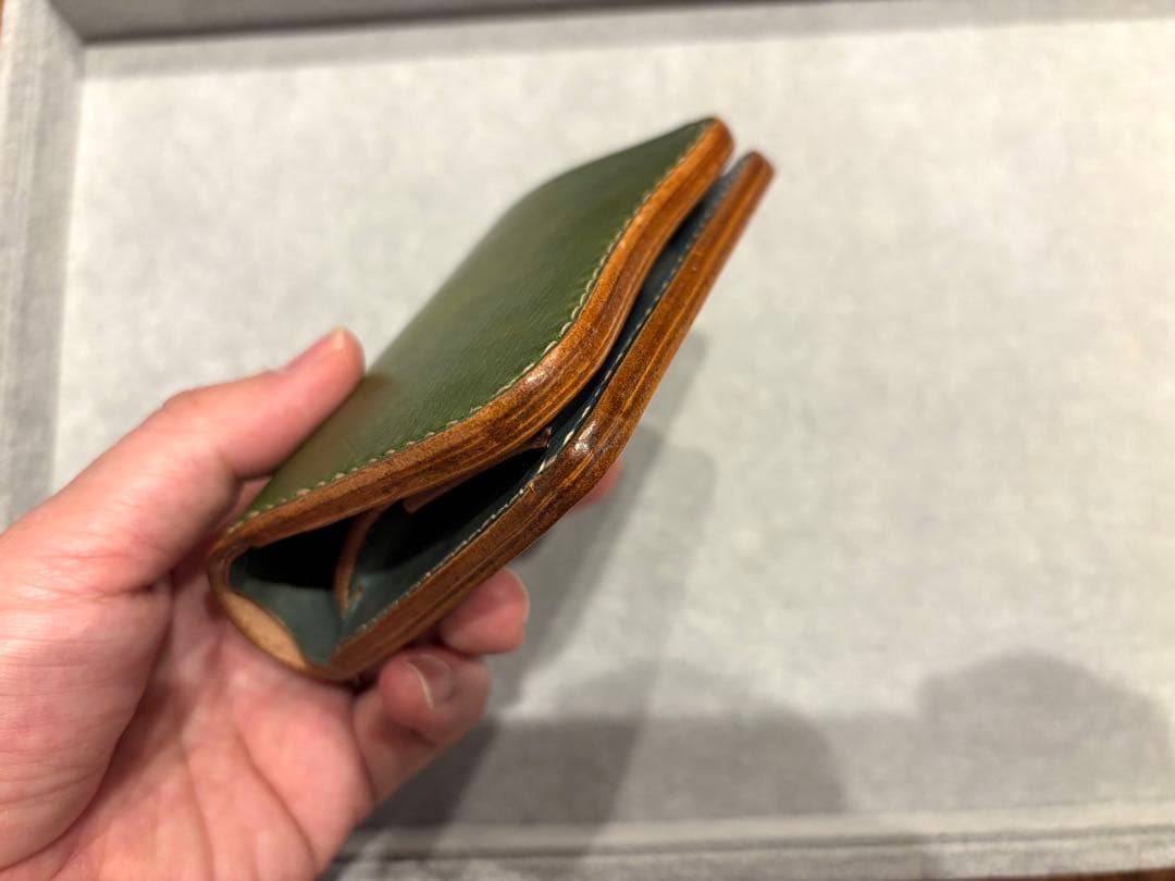 ウォレット　財布　グリーン　緑　二つ折り　コンパクト