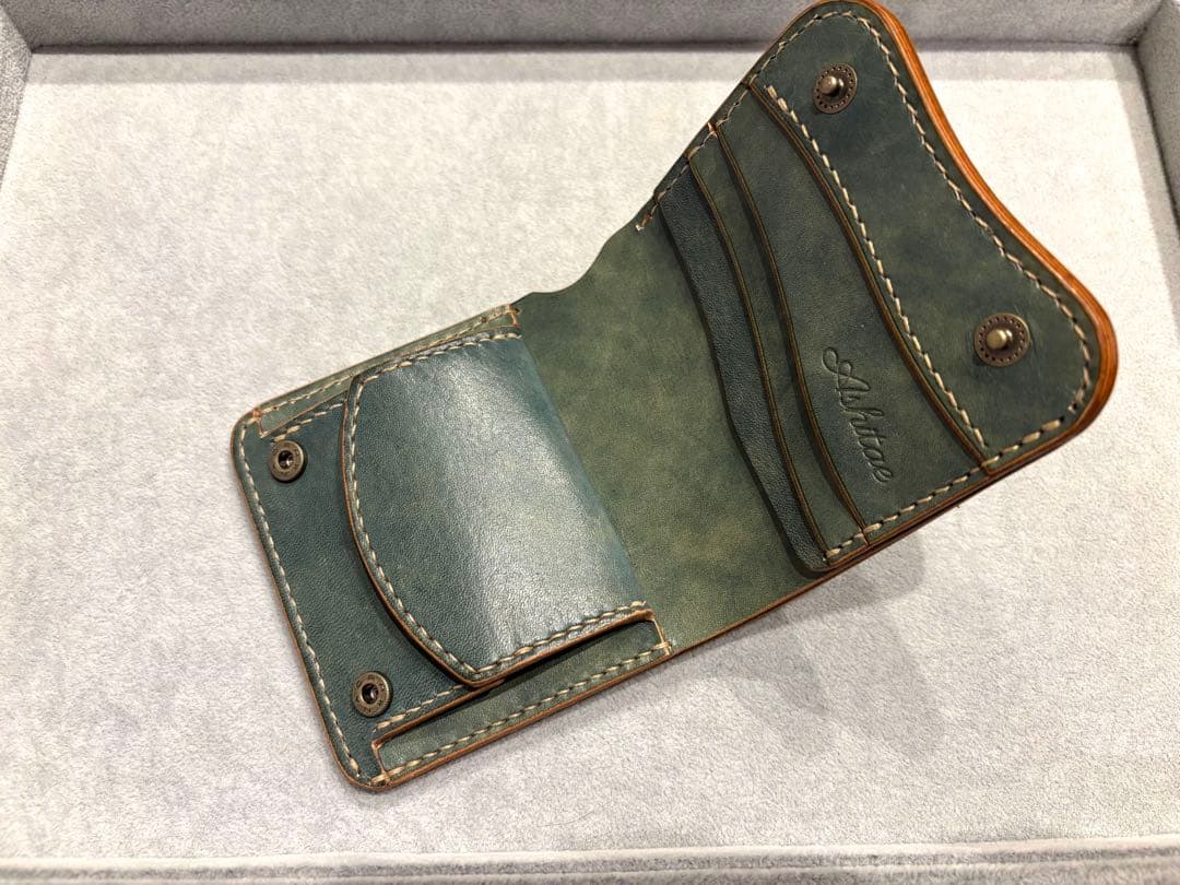 ウォレット　財布　グリーン　緑　二つ折り　コンパクト