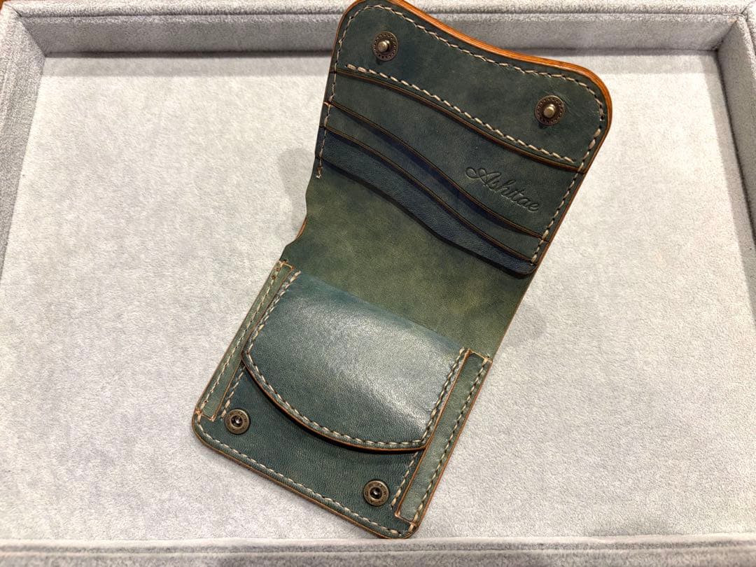 ウォレット　財布　グリーン　緑　二つ折り　コンパクト