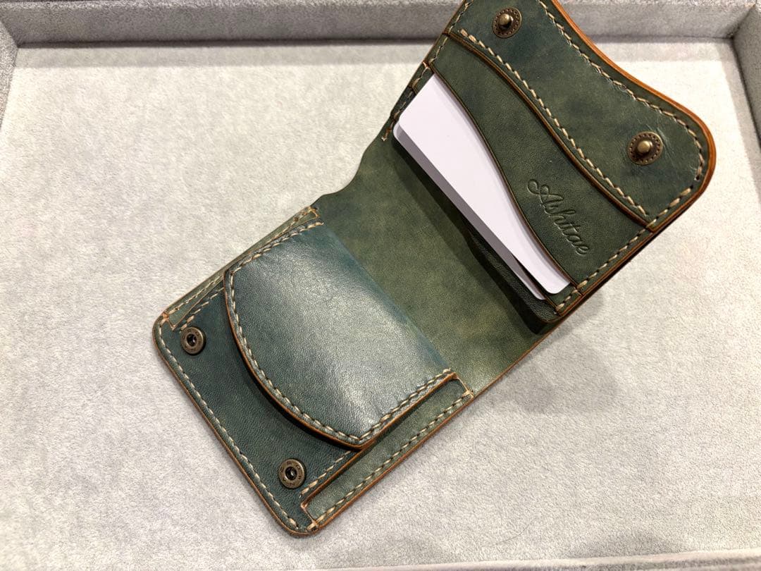 ウォレット　財布　グリーン　緑　二つ折り　コンパクト