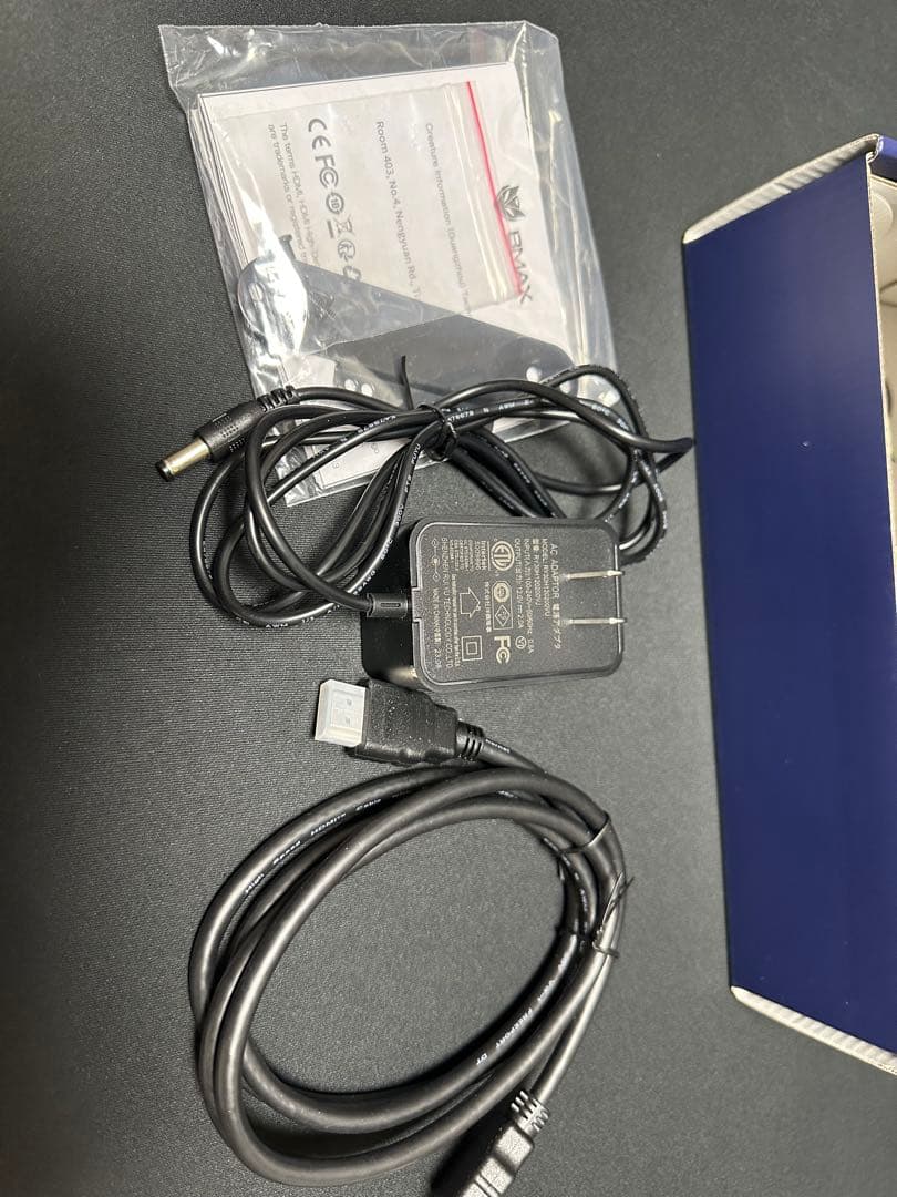 BMAX N100 ミニPC 本体と付属品