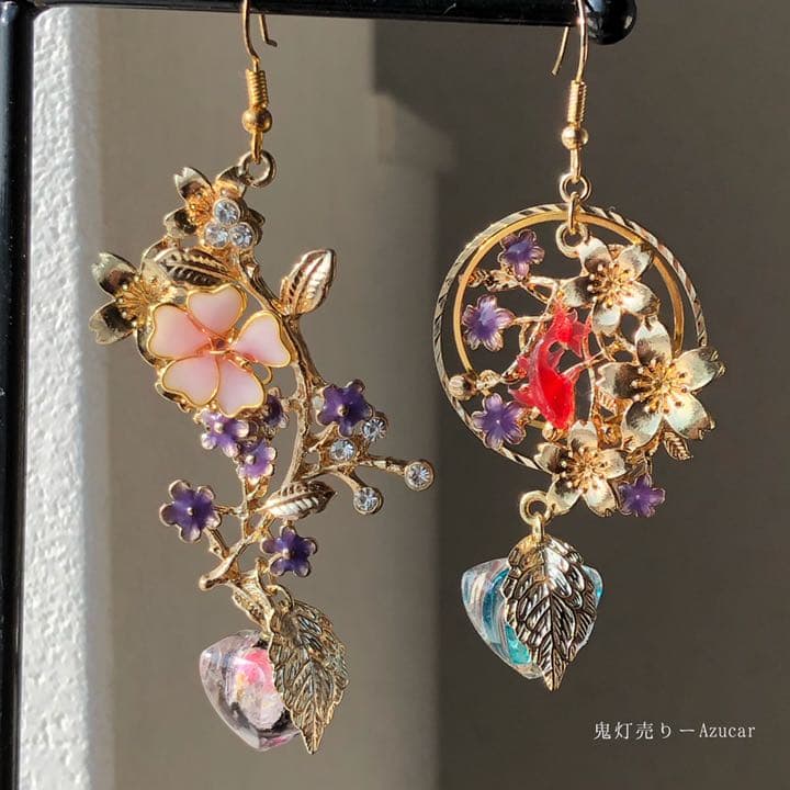 桜と勿忘草と泳ぐ金魚　レジンほおずき　色変化勿忘草　蓄光　ピアス　イヤリング