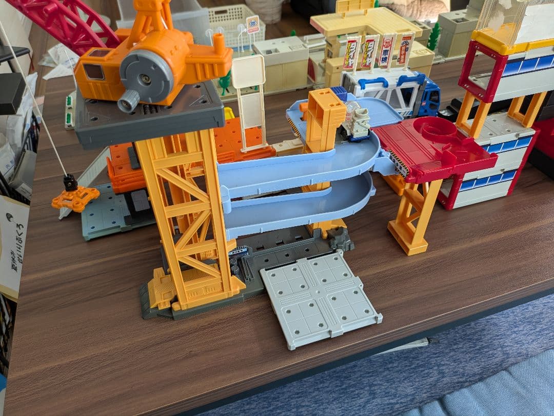 トミカタウン　ビルドシティ　消防　警察　セブン　　　　ミニストップ　スシロー