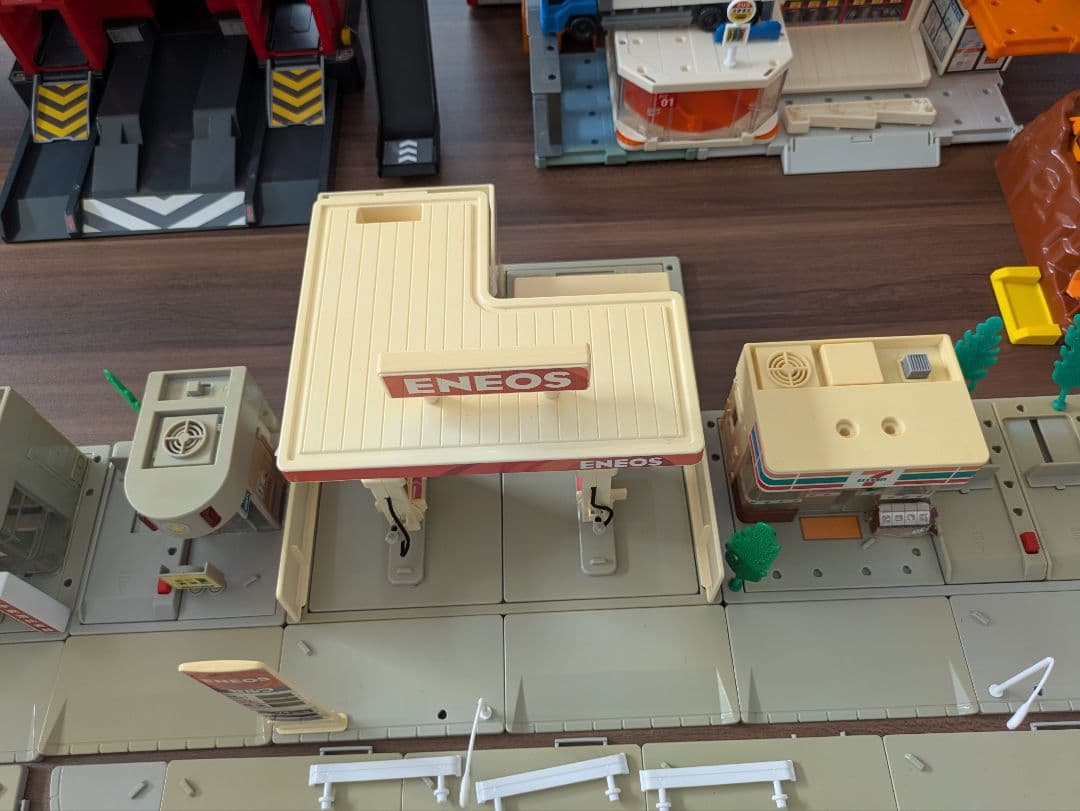 トミカタウン　ビルドシティ　消防　警察　セブン　　　　ミニストップ　スシロー