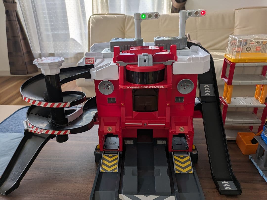 トミカタウン　ビルドシティ　消防　警察　セブン　　　　ミニストップ　スシロー