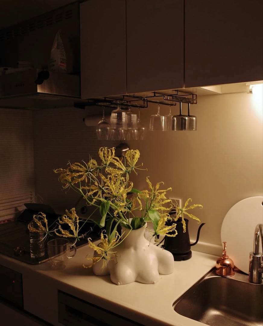 花瓶・フラワースタンド Anissa Kermiche Breast Friend White Vase