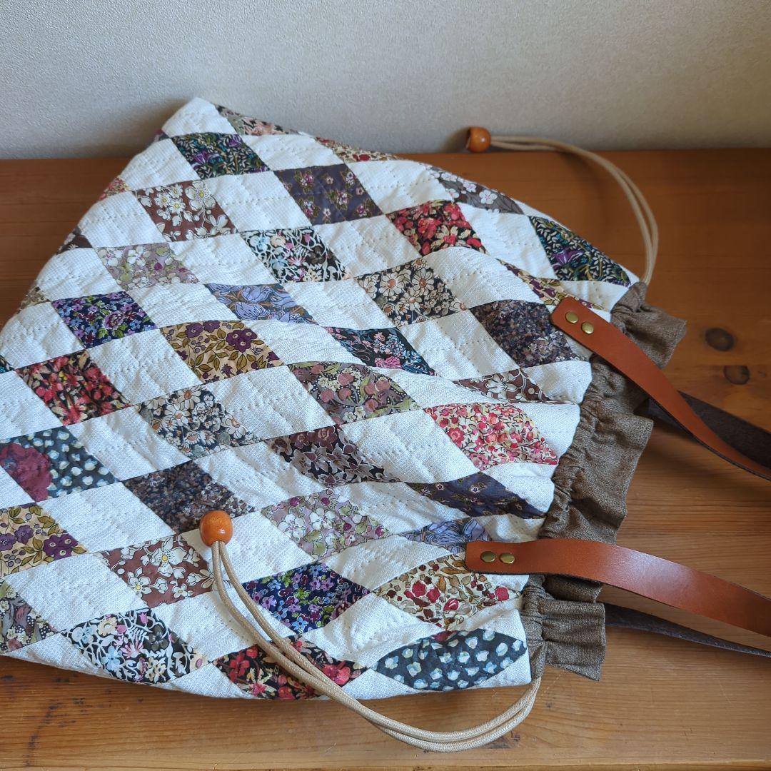 ✿リバティ✕パッチワーク✿　ぺたんこ〜ふっくらお好みで♫　巾着バッグ