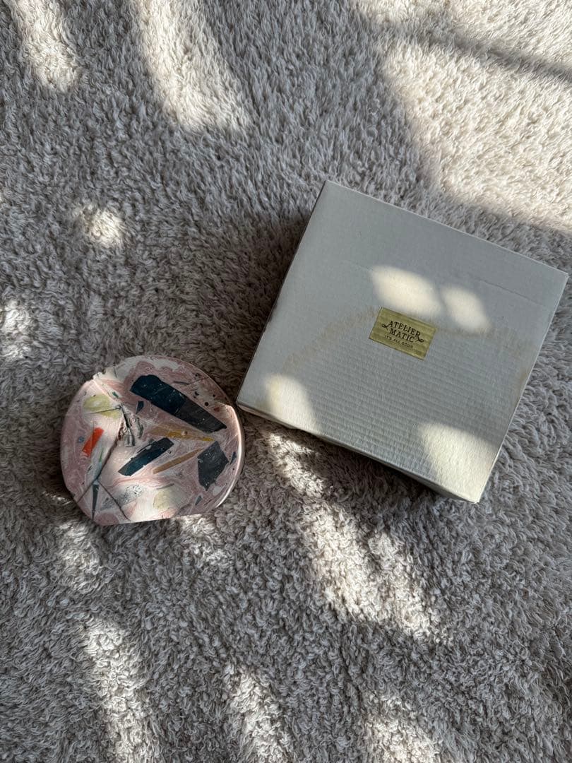 Atelier Matic 一輪挿しピンクと黒の模様