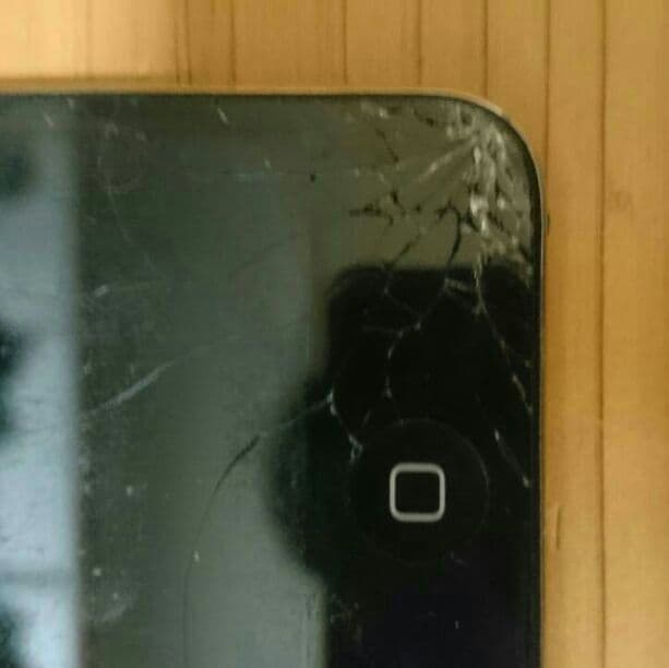 iPodtouch四世代画面割れてるため安くします