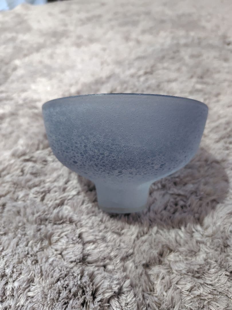 新品未使用　関野　ゆう子さん　うたかたの高台鉢　青色ガラス製丸型ボウル