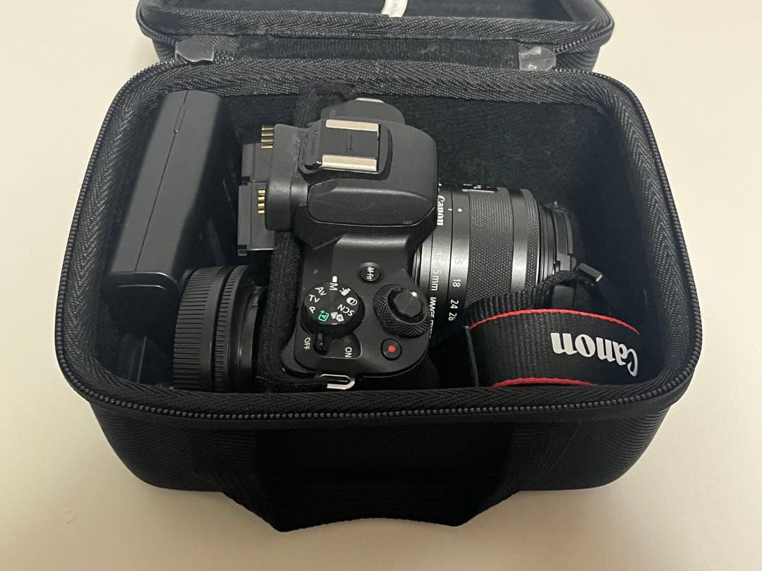 キヤノン EOS Kiss M 【EF-M15-45 IS STMレンズキット】