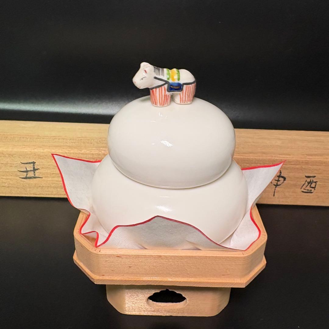 陶器　十二支　山根康嗣作　　　　　三宝付き鏡餅　作者不明