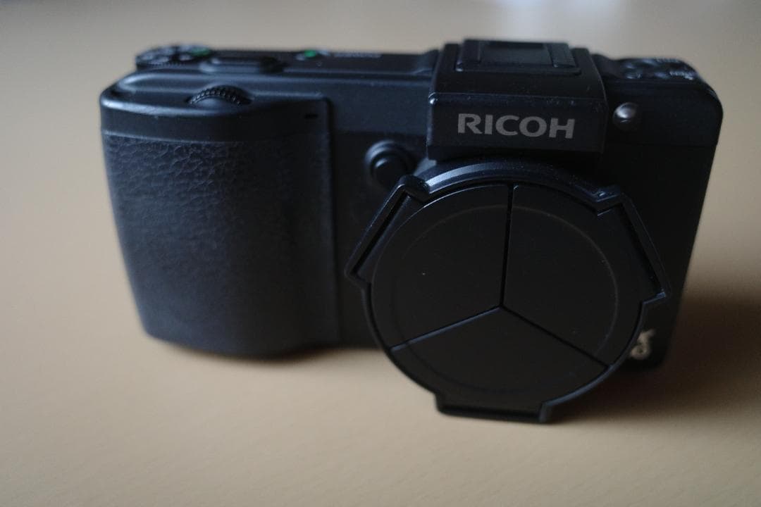 RICOH リコー コンパクトデジタルカメラ GX200