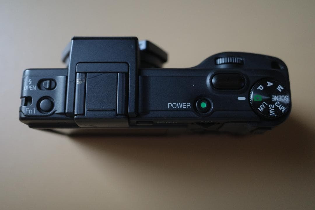RICOH リコー コンパクトデジタルカメラ GX200