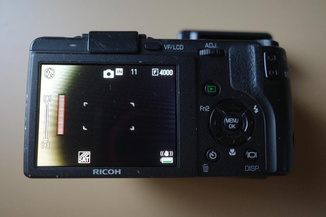 RICOH リコー コンパクトデジタルカメラ GX200